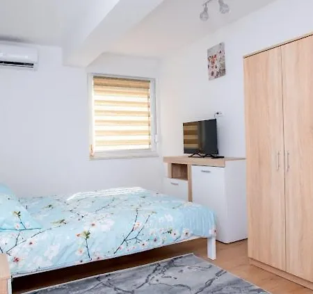 Jezero Apartman *